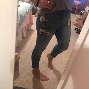 Abercrombie and Fitch floral Borderie jeans size 28/6